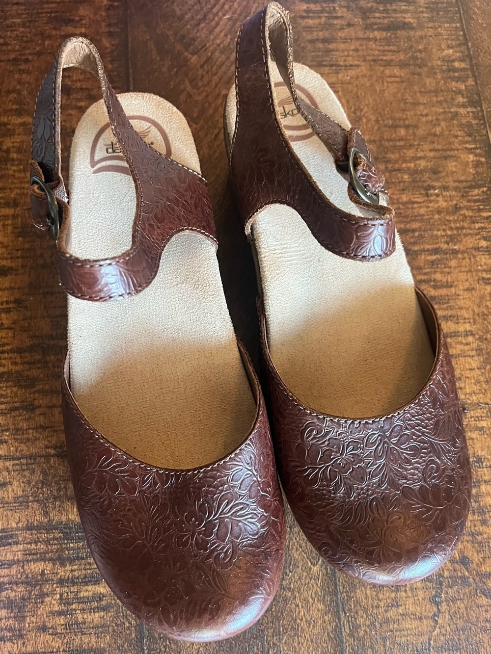 Brand new DANSKO brown tooled  leather shoes clogs ankle strap 39 USA 8.5 - 9
